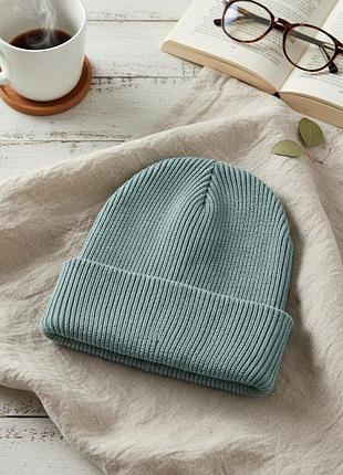 Стильная мятно-голубая шапка бини / базовая шапка в рубчик (новая)