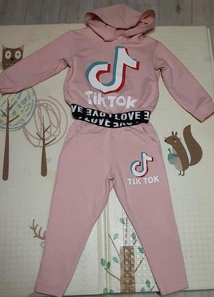 Костюм прогулочный розовый на девочку 4 года