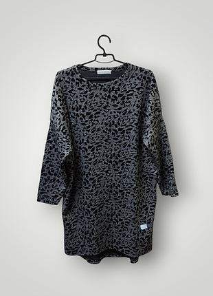 Платье женское синего цвета в отличном состоянии с леопардовым принтом