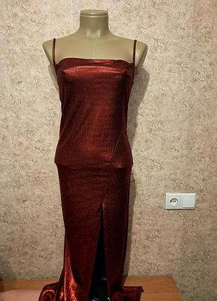 Красное макси платье с разрезом