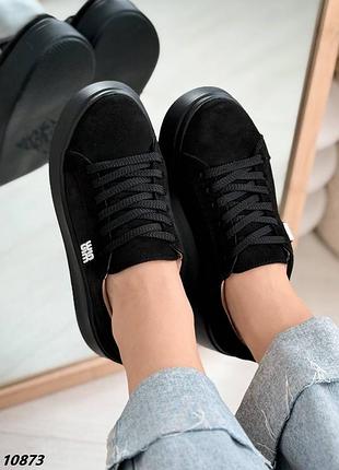 Натуральні замшеві чорні кросівки на високій підошві