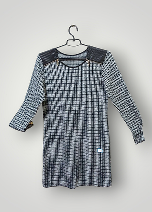 Платье женское серого цвета в отличном состоянии