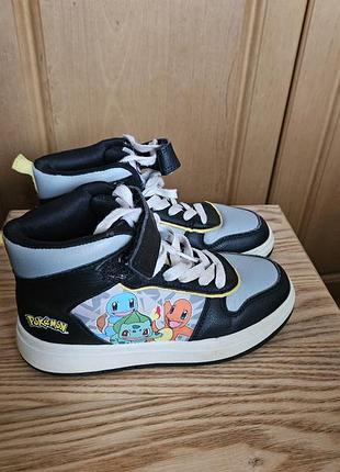 Кросівки  утеплені, сапожки. шкіра. для хлопчиків, дівчаток. нові. устілка приблизно 22 см.