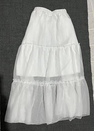 Дуже красива та ніжна біла спідниця міді