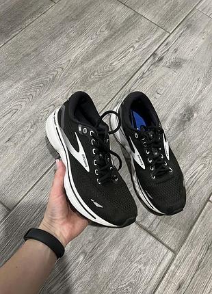 Бігові кросівки жіночі