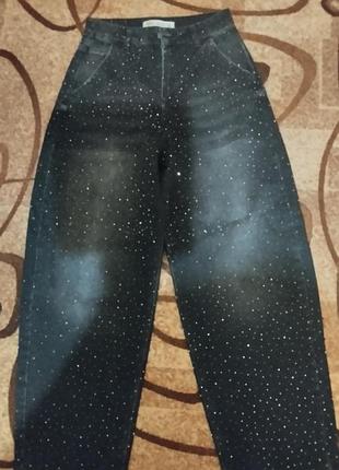 Джинси в камінцях нові.