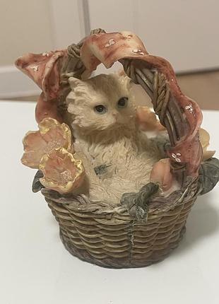 Статуетка кіт в корзині колекційна англійська