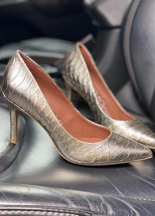Жіночі туфлі на шпильці шкіряні calvin klein