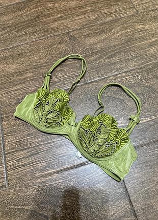 Дуже красивий бюстик