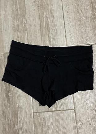 Шорты фирменные