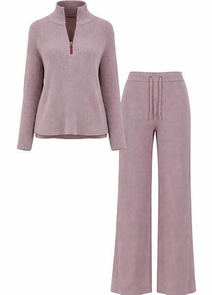 Жіночий стильний костюм