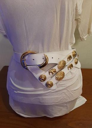 Кожаный белый ремень