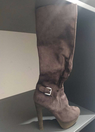 Сапоги коричневые на высоком каблуке