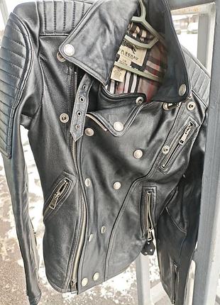 Интересная косуха р хс пог до 87 см на худи девушку