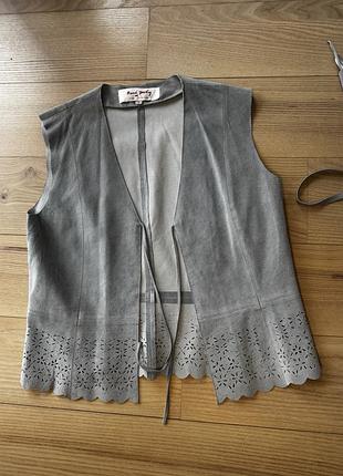 Жилет з натуральної замші