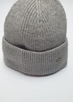 В'язана тепла шапка