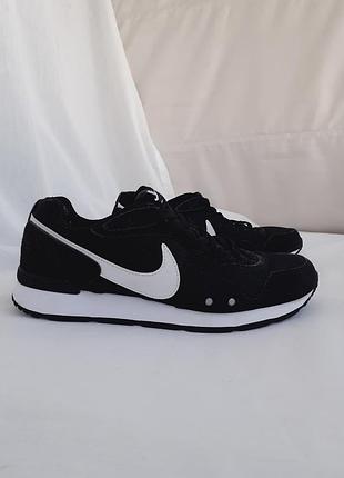 Чорні кросівки nike venture runner розмір 39