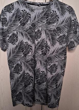 Футболка стильна