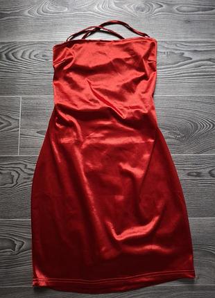 Стильное красное платье