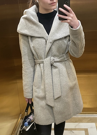 Женское премиальное пальто дизайнерского бренда cole haan, из альпаки, теплое. модель с большим воротником, под пояс. размер s.