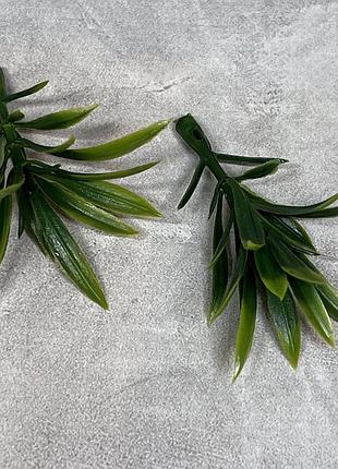 Искусственная зелень, пластик, размер одной 5,5 см*3 см, упаковка 2 шт, арт 019312, ассорти