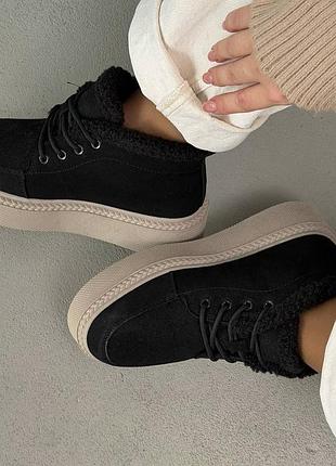 Зимові жіночі черевики на шнурівці