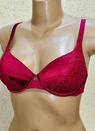 Красивый бюстгальтер uk32c eur70c