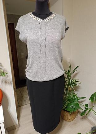 Светрик-безрукавка, сірого кольору, прикрашена камінцями, французького молодіжного бренду naf naf.