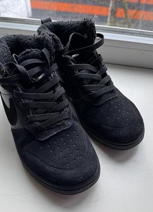 Зимові кросівки на хлопчика nike