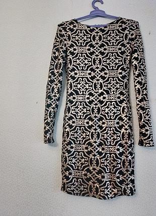 Вечірня сукня з паєтками