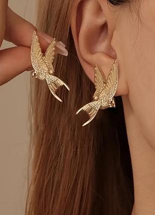 Золоті сережки виконані у формі ластівок