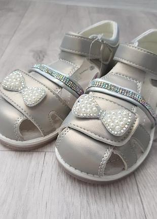 Нові босоніжки з бантиком