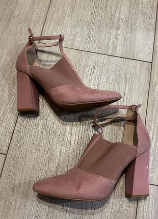 Туфлі жіночі