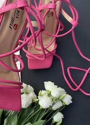 Жіночі босоніжки на літо