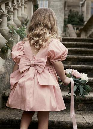 Святкова сукня на дівчинку з бантом