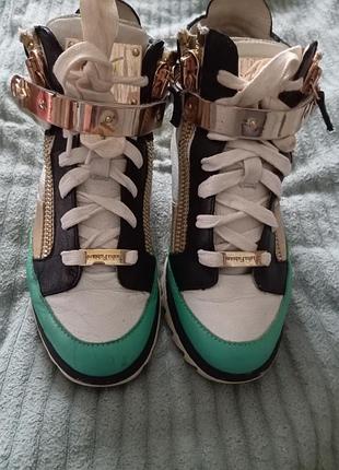 Кросівки жіночі шкіряні