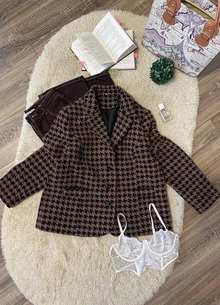 Honor millburn, твідовий блейзер