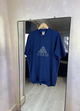 Вінтажна спортивна футболка adidas equipment: дихаюча та міцна