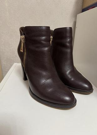 Ботільйони коричневі класичні attizzare