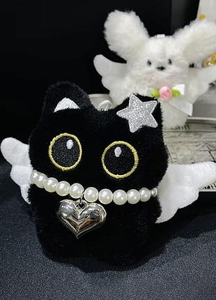 Пухнастий брелок-котик kawaii  з крильцями та перлинками