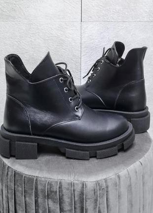 Женские чёрные ботинки на шнуровке5 фото