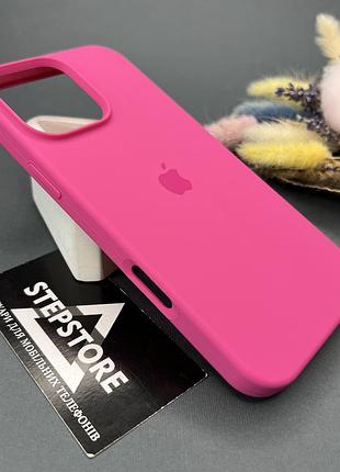 Чехол для iphone 16 pro silicone case с микрофиброй закрытым низом силиконовый противоударный 15. малиновый (dragon fruit)