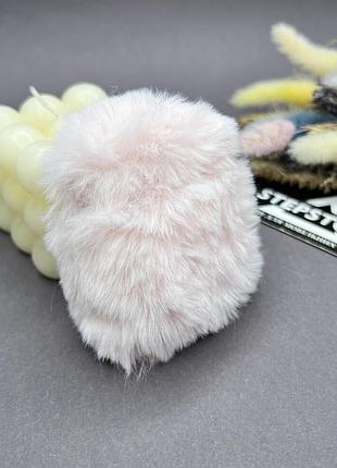 Чехол для apple airpods 1 / 2 пушистый меховой с карабином противоударный fluffy розовый