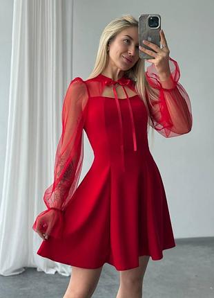 Стильна сукня з сіточкою.