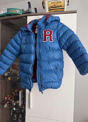 Зимовий теплий пуховик відомого бренду у багатобарвному дизайні. оригінальний вибір для зимового сезону. розмір 116-122 рукав 45см