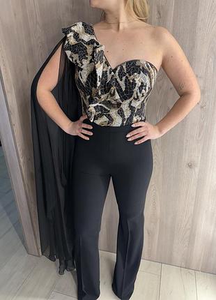 Комбінезон чорного кольору з цікавим верхом та шифоновим рукавчиком вільного покрою