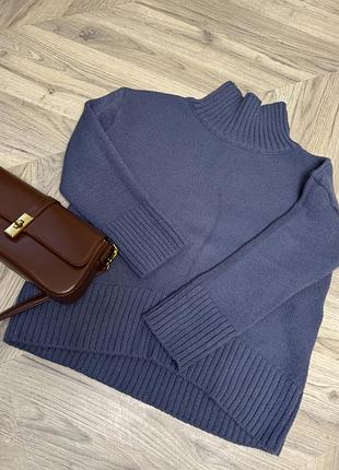 Светр блакитний