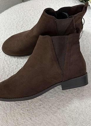 Жіночі черевики челсі