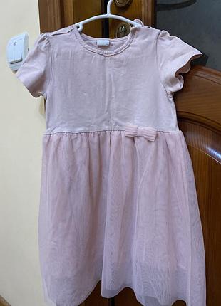 Гарна сукня з приємної тканини