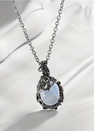 Кулон на ланцюжку з місячним каменем